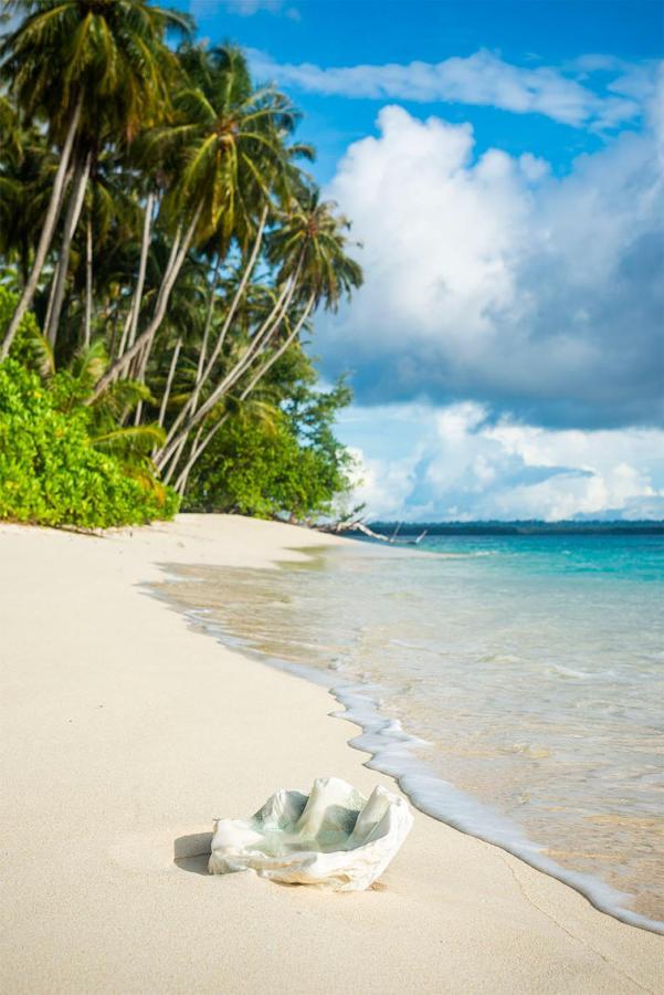 Pinang Island - Private Island Sea View Bungalows Singkil  المظهر الخارجي الصورة
