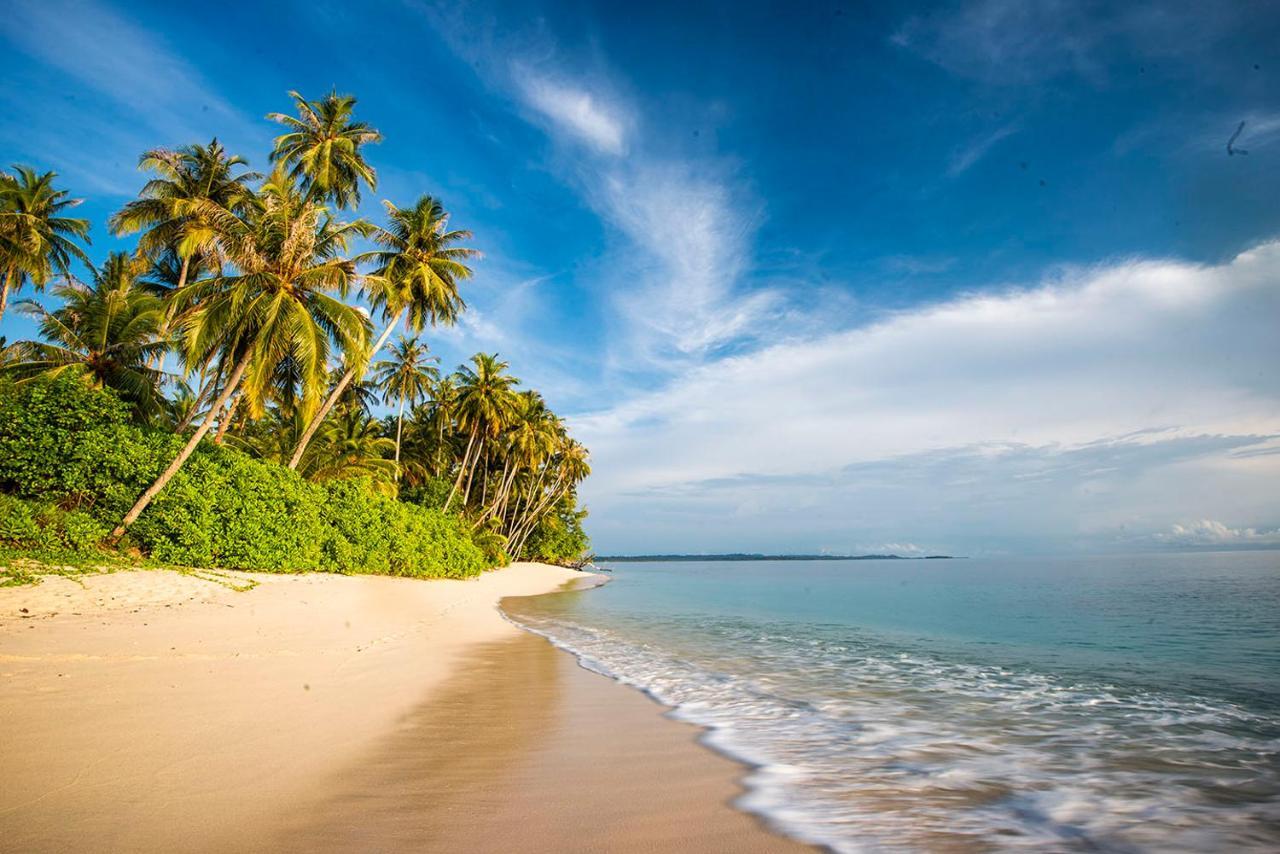 Pinang Island - Private Island Sea View Bungalows Singkil  المظهر الخارجي الصورة