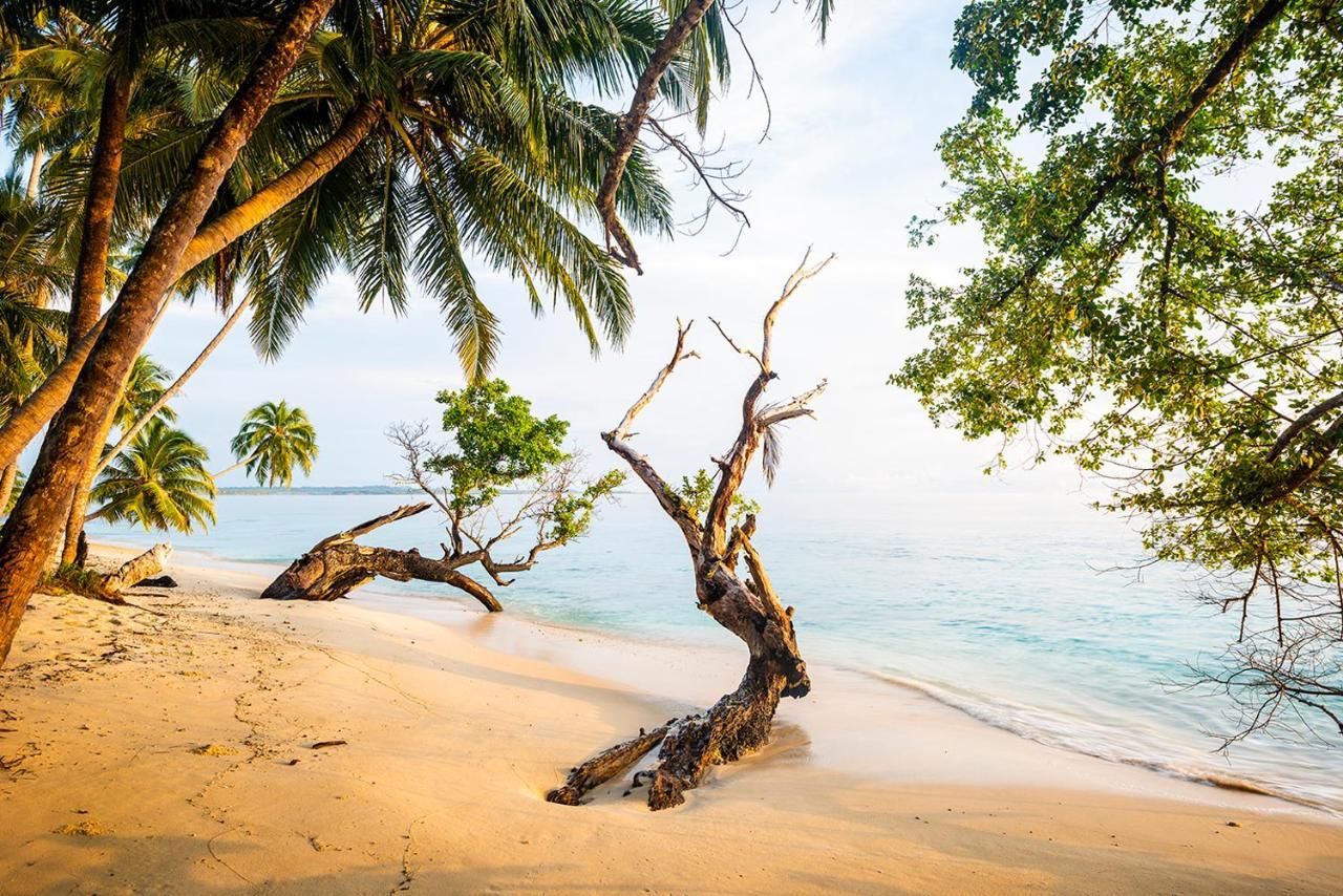 Pinang Island - Private Island Sea View Bungalows Singkil  المظهر الخارجي الصورة