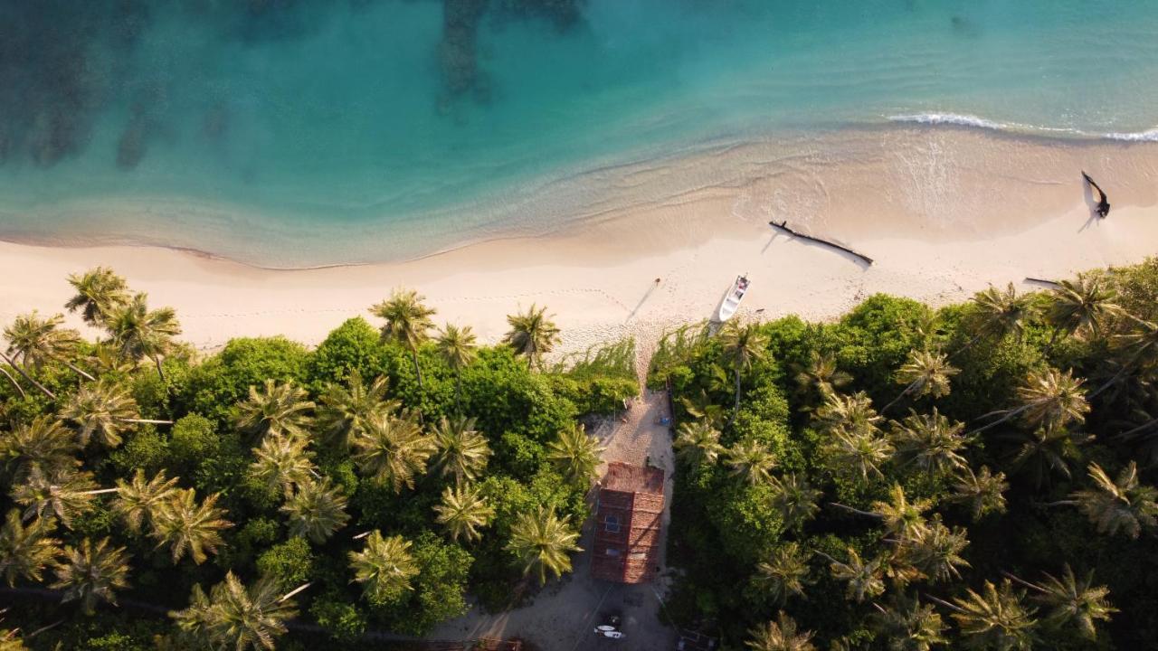 Pinang Island - Private Island Sea View Bungalows Singkil  المظهر الخارجي الصورة