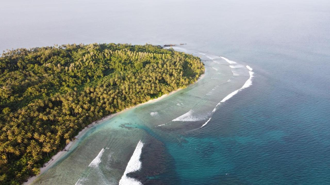 Pinang Island - Private Island Sea View Bungalows Singkil  المظهر الخارجي الصورة