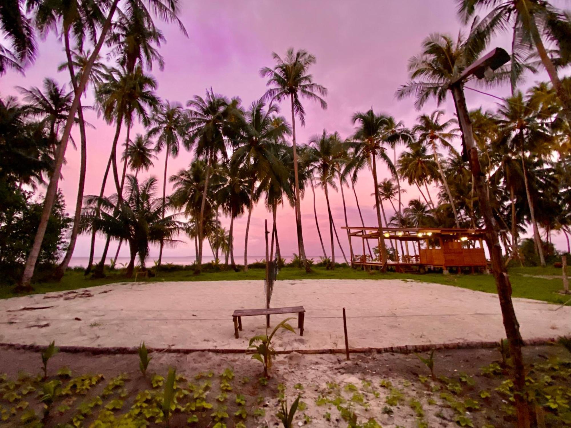 Pinang Island - Private Island Sea View Bungalows Singkil  المظهر الخارجي الصورة