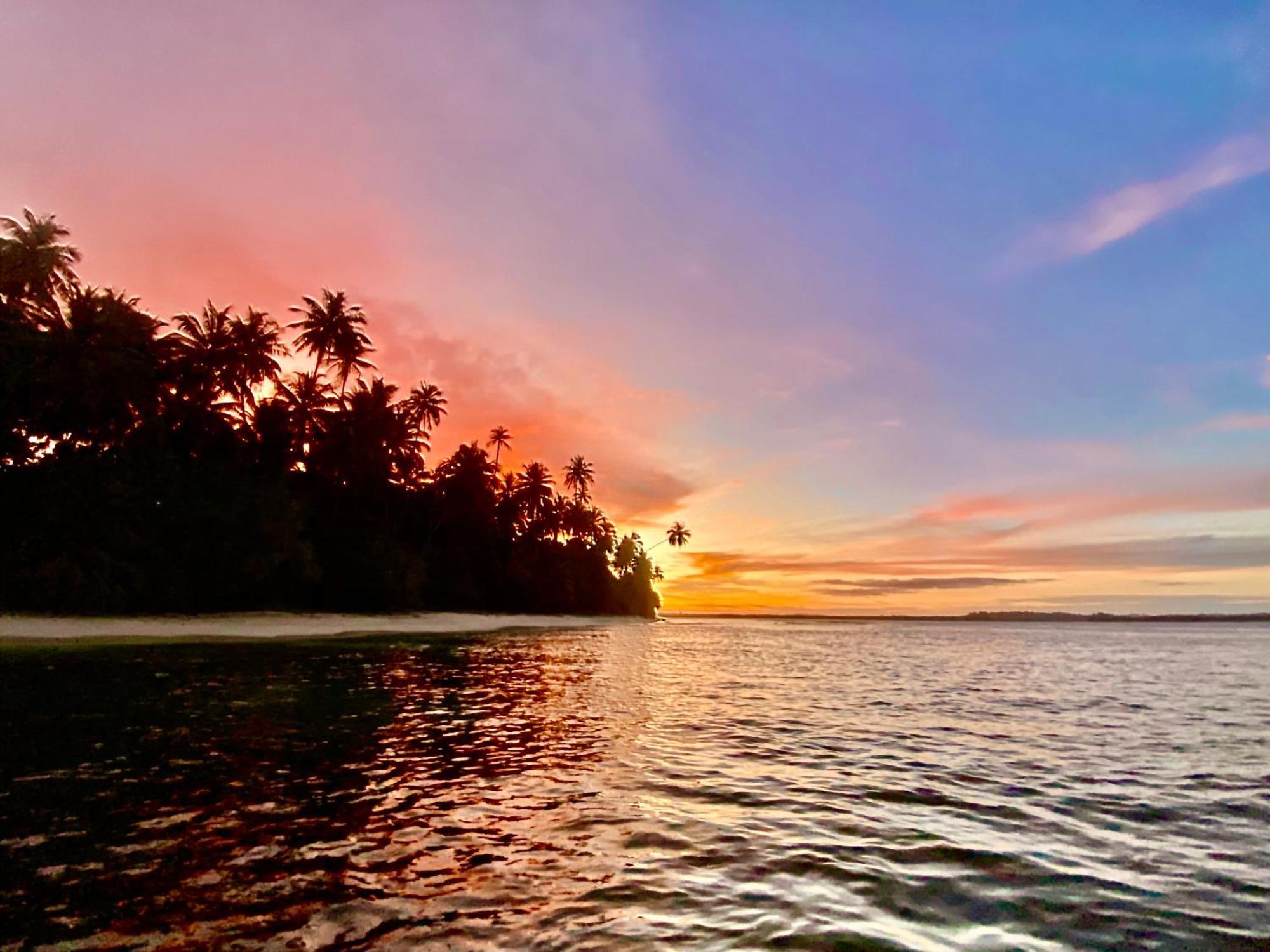 Pinang Island - Private Island Sea View Bungalows Singkil  المظهر الخارجي الصورة