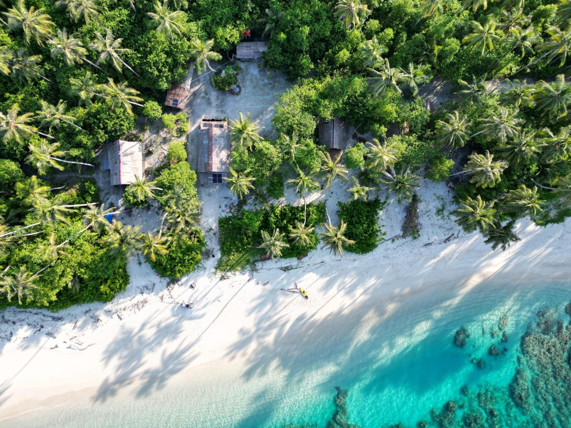 Pinang Island - Private Island Sea View Bungalows Singkil  المظهر الخارجي الصورة