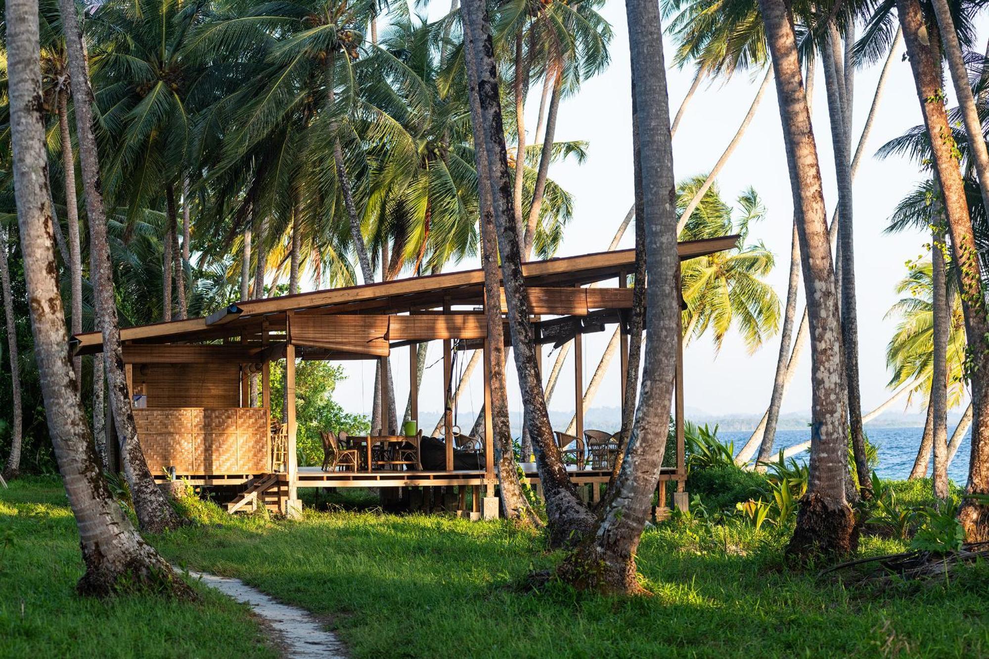 Pinang Island - Private Island Sea View Bungalows Singkil  المظهر الخارجي الصورة