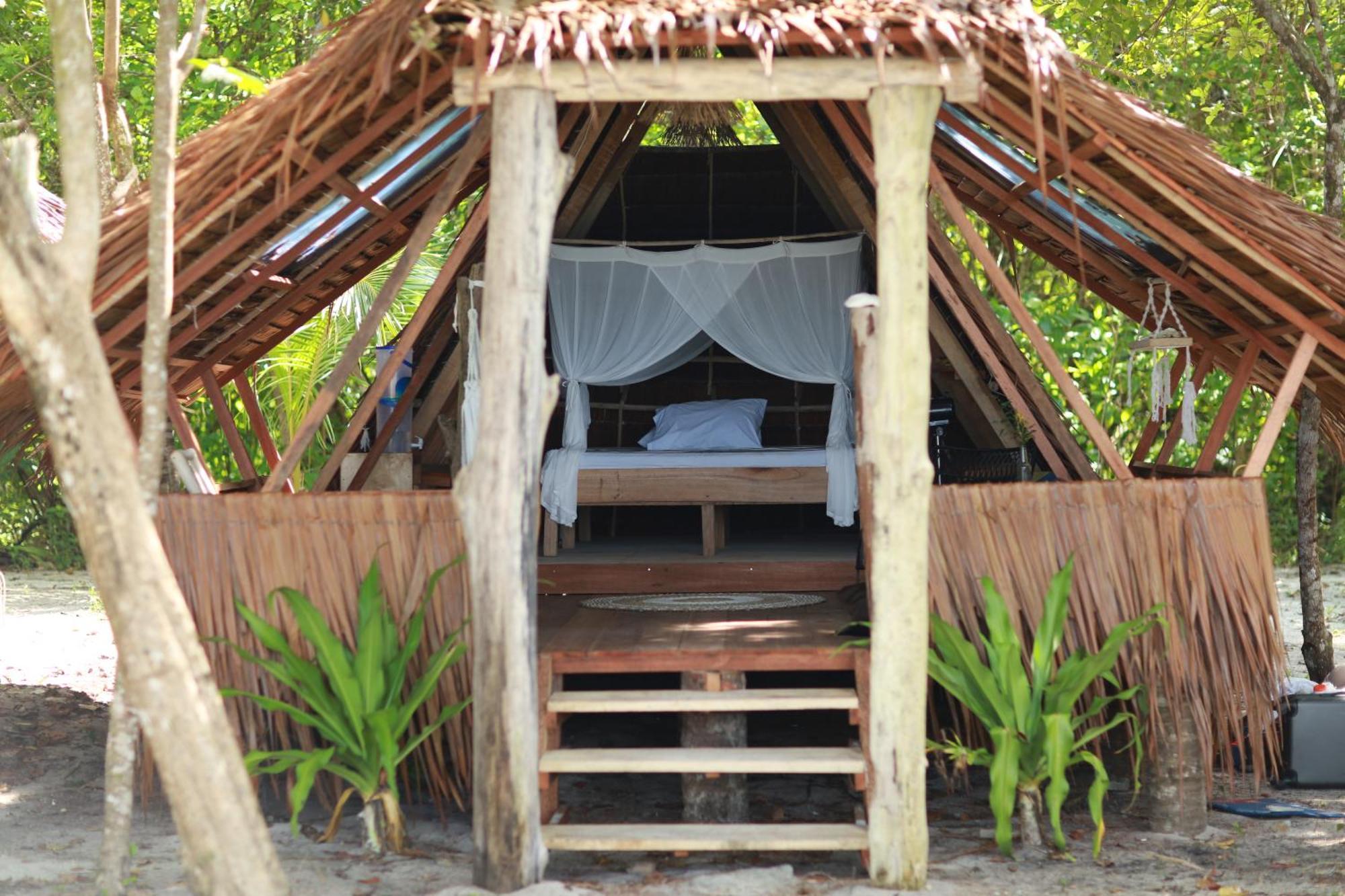 Pinang Island - Private Island Sea View Bungalows Singkil  المظهر الخارجي الصورة