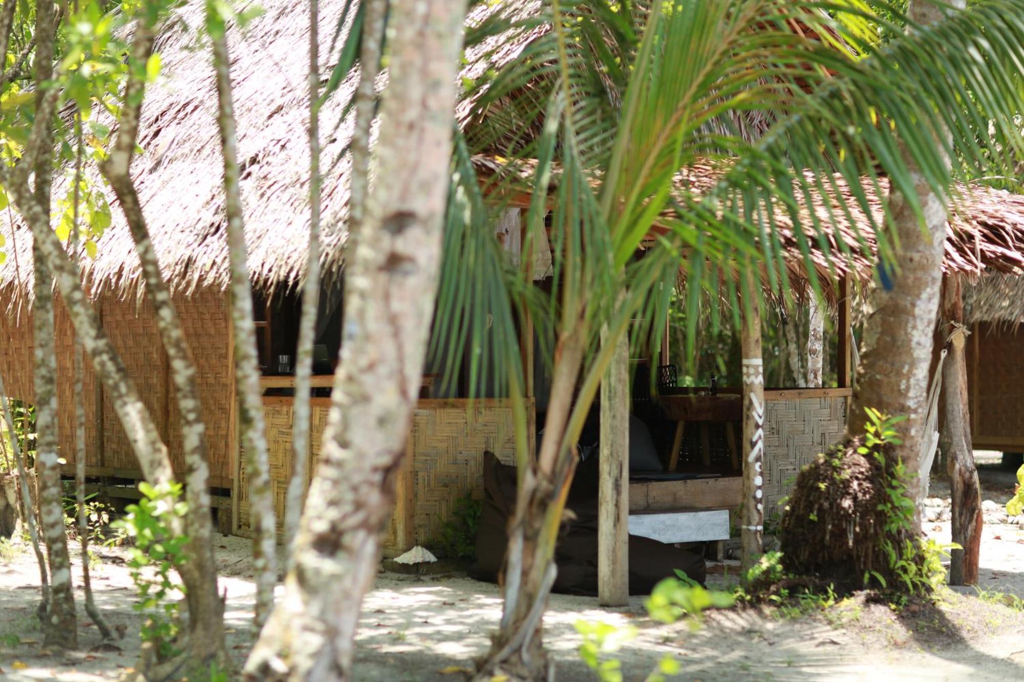 Pinang Island - Private Island Sea View Bungalows Singkil  المظهر الخارجي الصورة