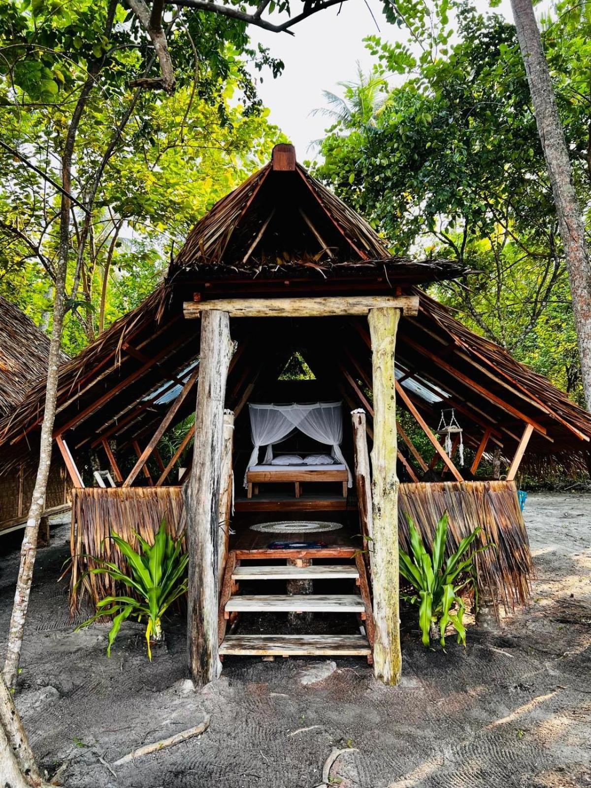 Pinang Island - Private Island Sea View Bungalows Singkil  المظهر الخارجي الصورة