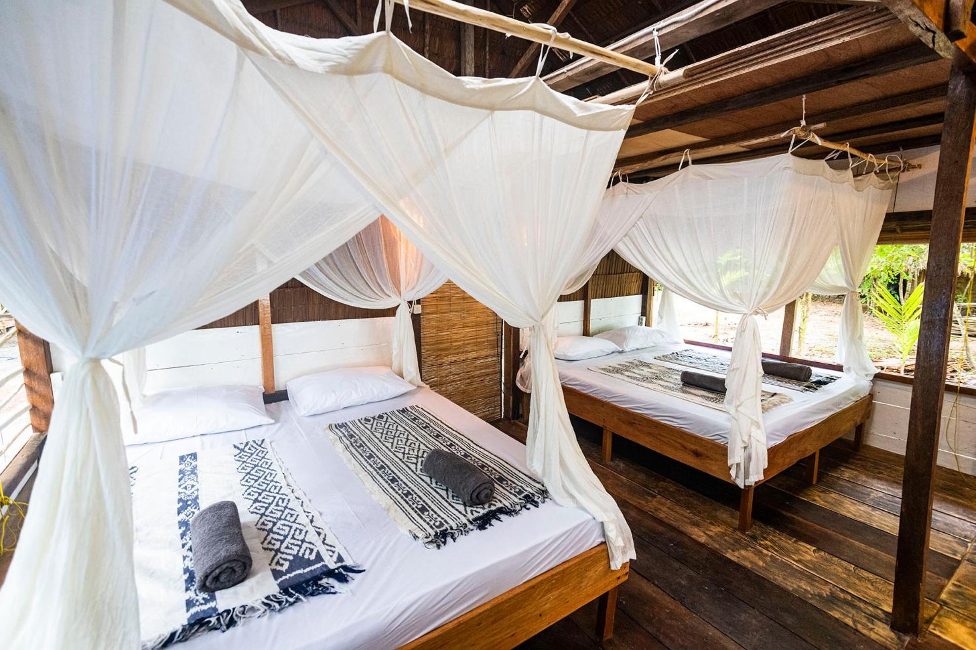 Pinang Island - Private Island Sea View Bungalows Singkil  المظهر الخارجي الصورة